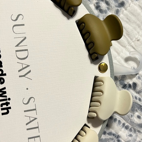 NEW Sunday State Hair Clips made with Recycled Plastic small size 12 clips - Picture 4 of 6